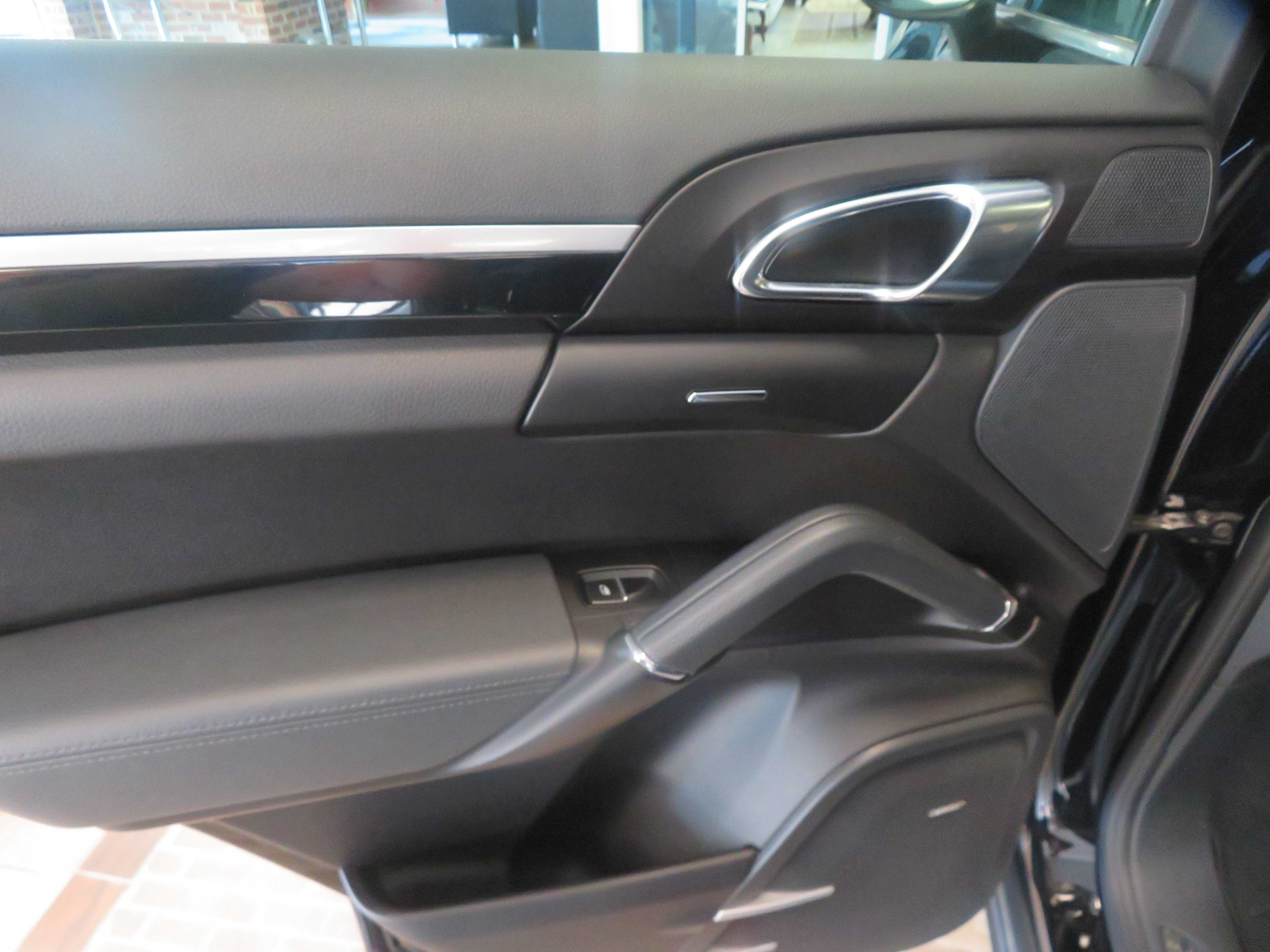 Used 2016 Porsche Cayenne AWD/4WD image 18
