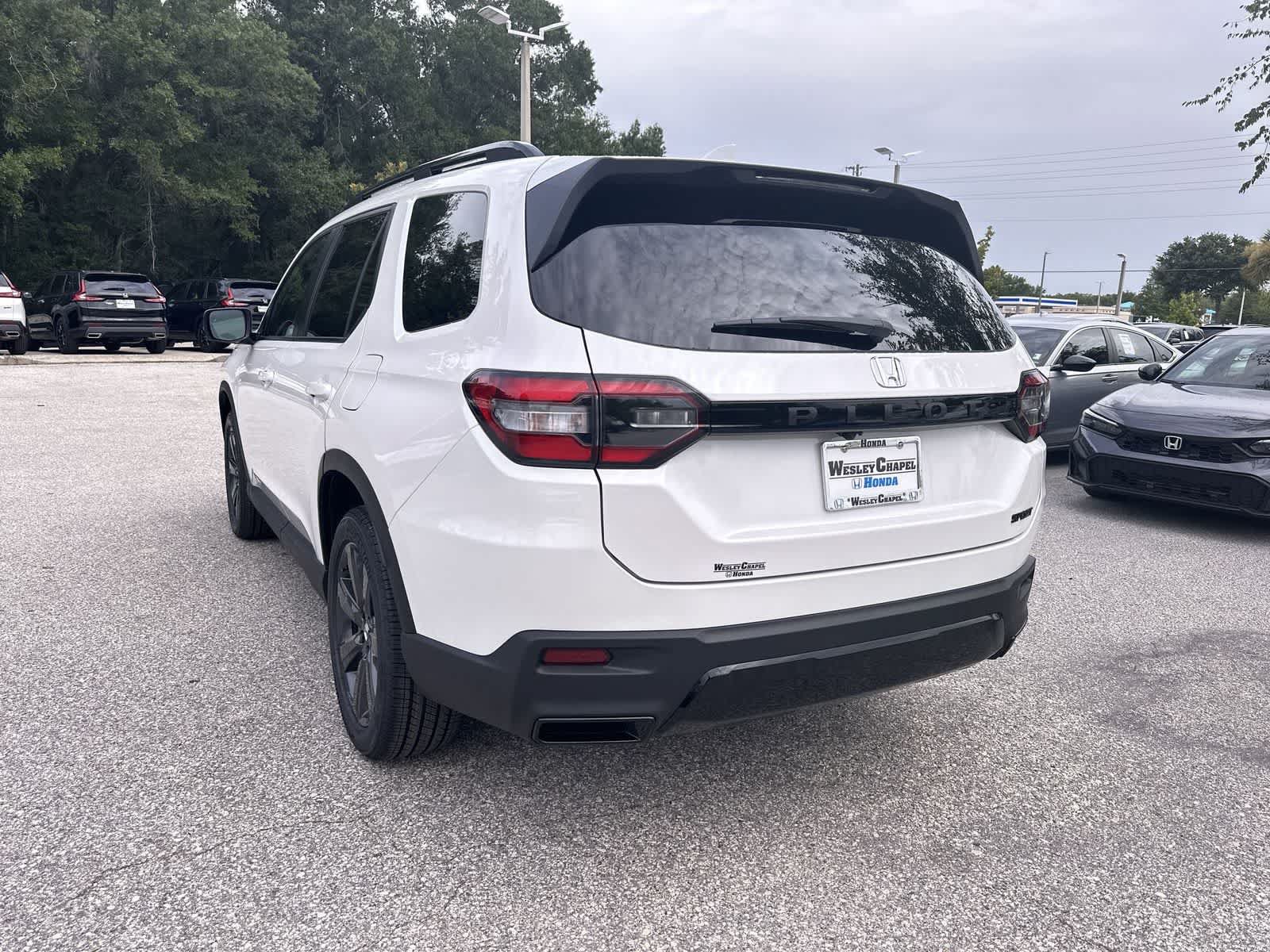 New 2026 Honda Pilot Sport image 4