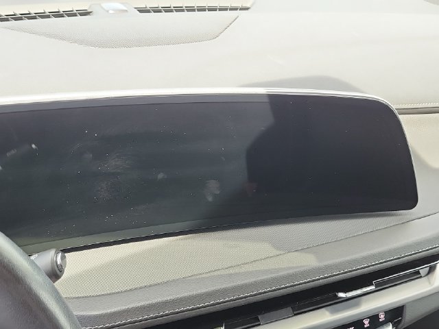 Used 2024 Cadillac XT4 Luxury w/ Cold Weather Package FWD image 23