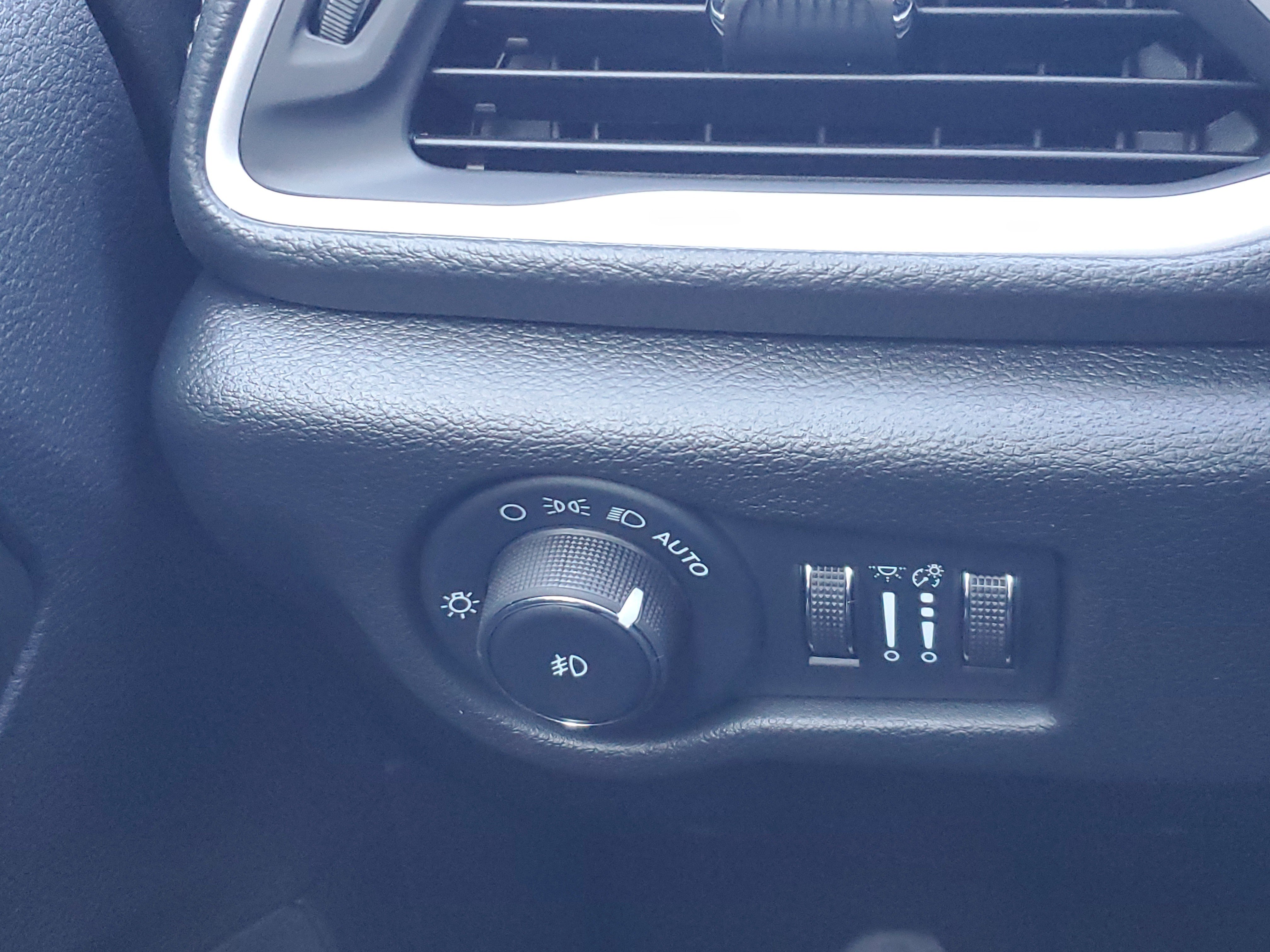 New 2026 Chrysler Pacifica Select image 10