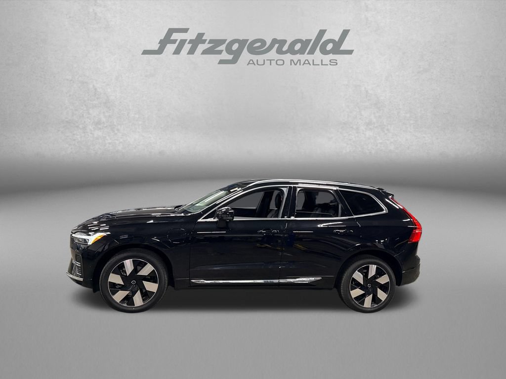 Used 2023 Volvo XC60 T8 Plus w/ Climate Package AWD/4WD image 3