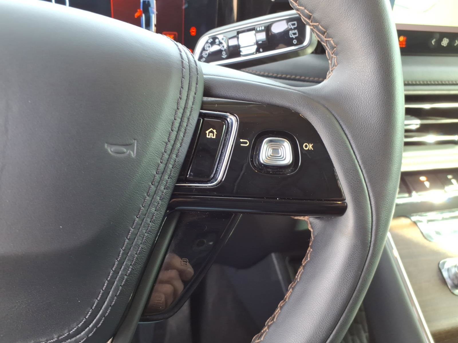 Used 2025 Lincoln Aviator Reserve w/ Equipment Group 201A image 17