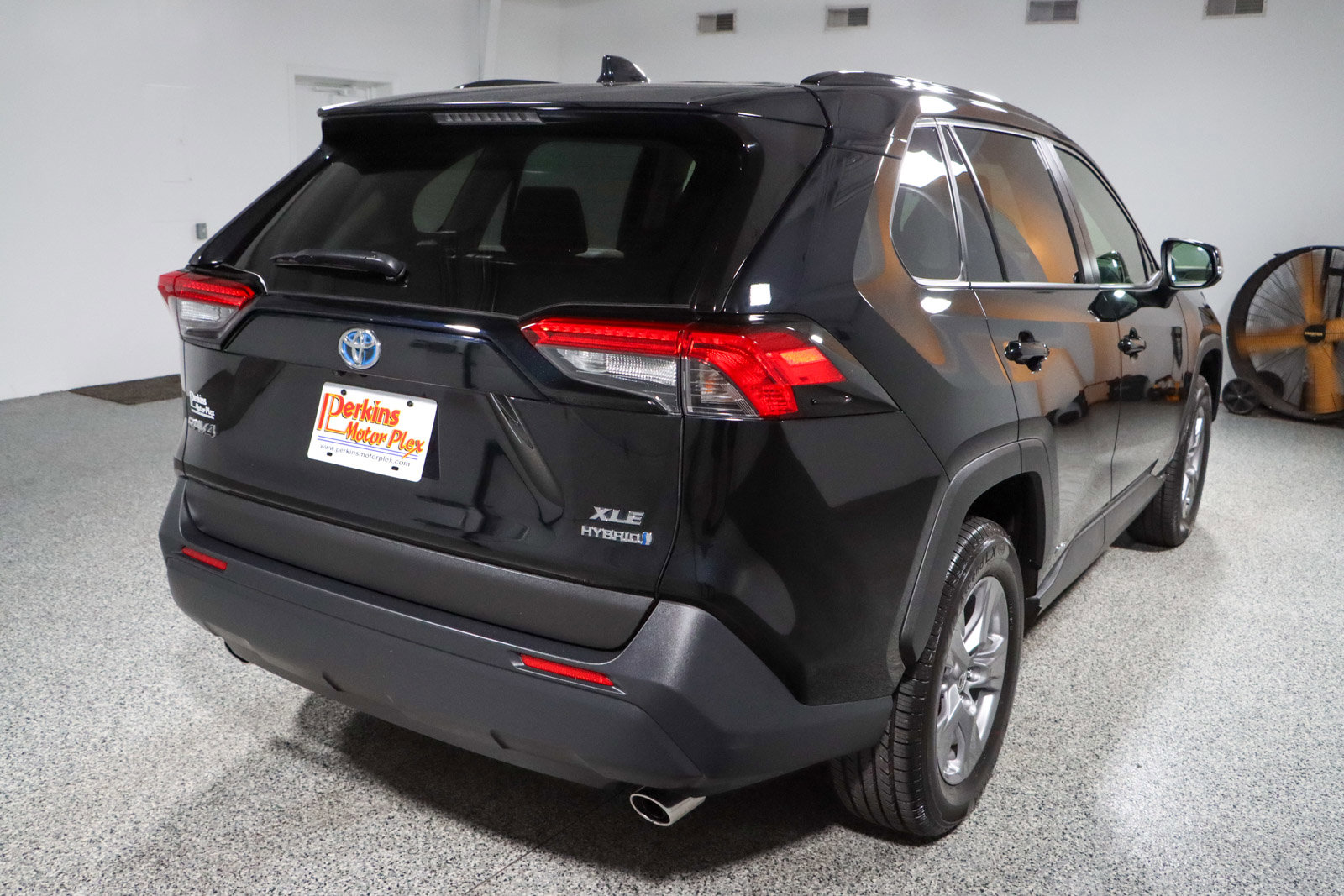 Used 2023 Toyota RAV4 XLE w/ Convenience Package AWD/4WD image 7