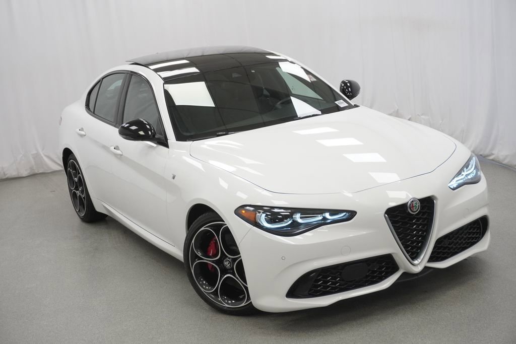 Used 2024 Alfa Romeo Giulia Ti w/ Active Assist Plus Package image 8