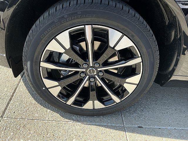 New 2026 Volvo XC60 B5 Plus w/ Climate Package AWD/4WD image 12