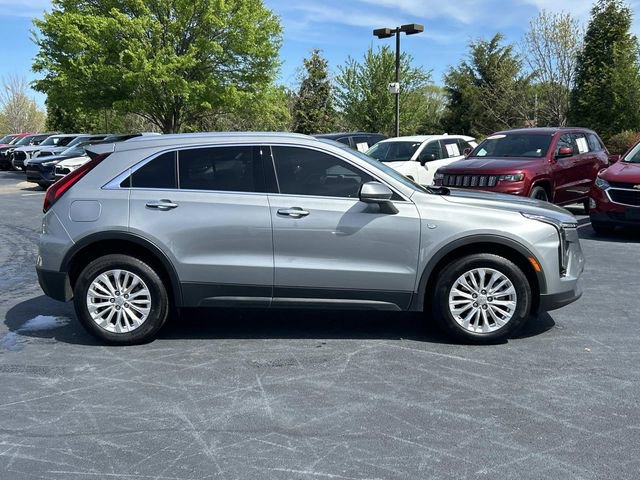 Used 2024 Cadillac XT4 Luxury w/ Cold Weather Package FWD image 3