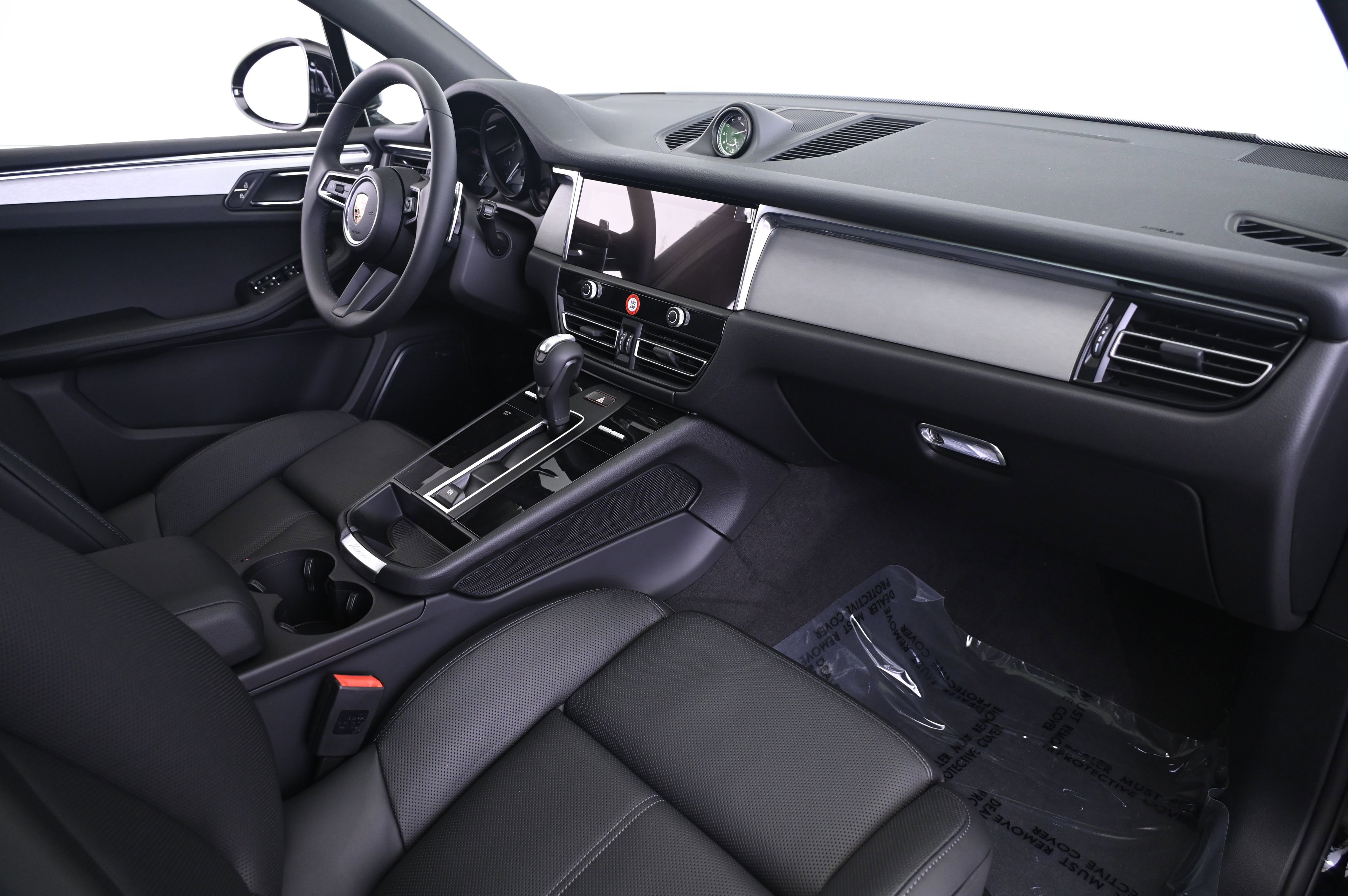 Certified 2025 Porsche Macan image 22