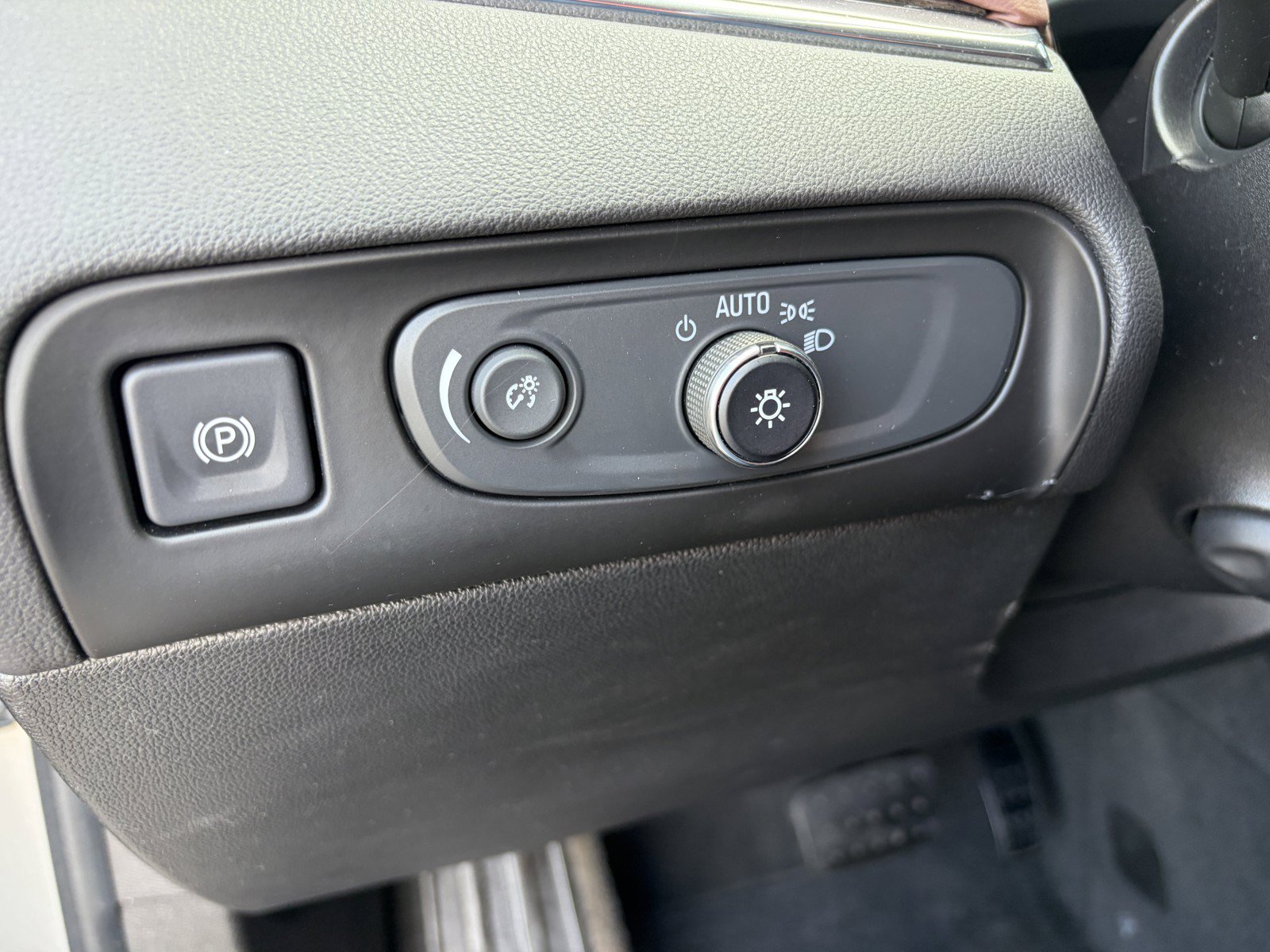 Used 2019 Buick Enclave Avenir w/ Avenir Technology Package AWD/4WD image 27