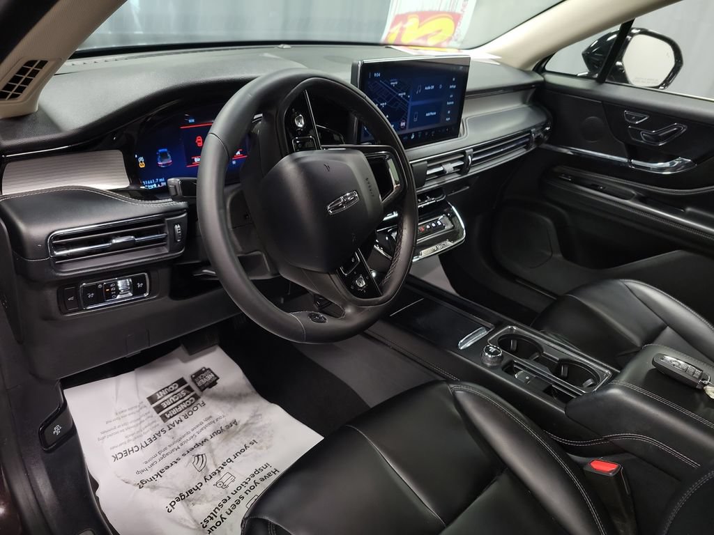 Used 2023 Lincoln Corsair FWD image 13