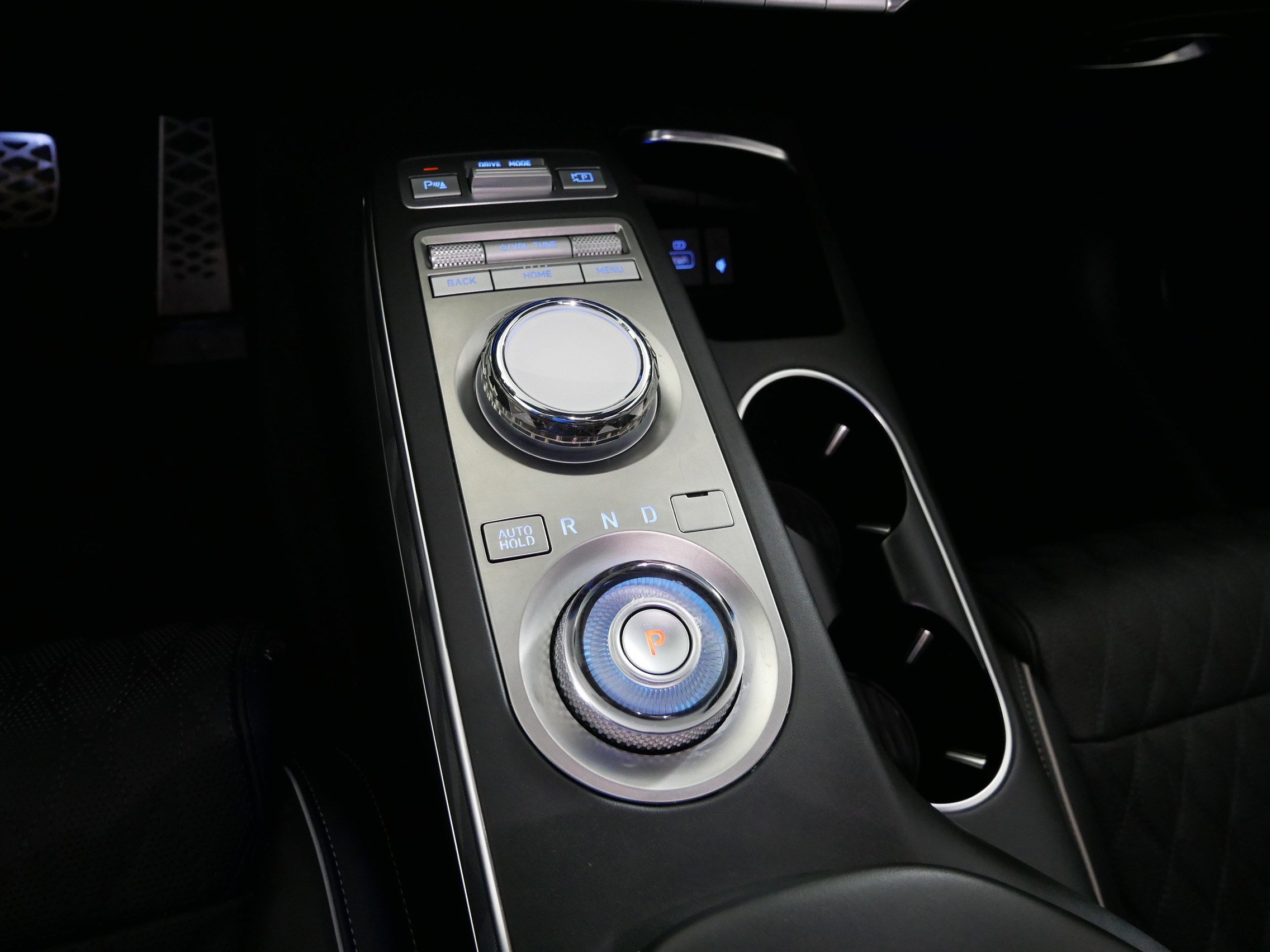 Certified 2025 Genesis GV70 3.5T Sport w/ Sport Advanced Package image 24