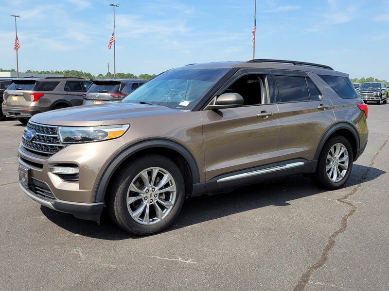 Used 2021 Ford Explorer XLT w/ Equipment Group 202A image 3