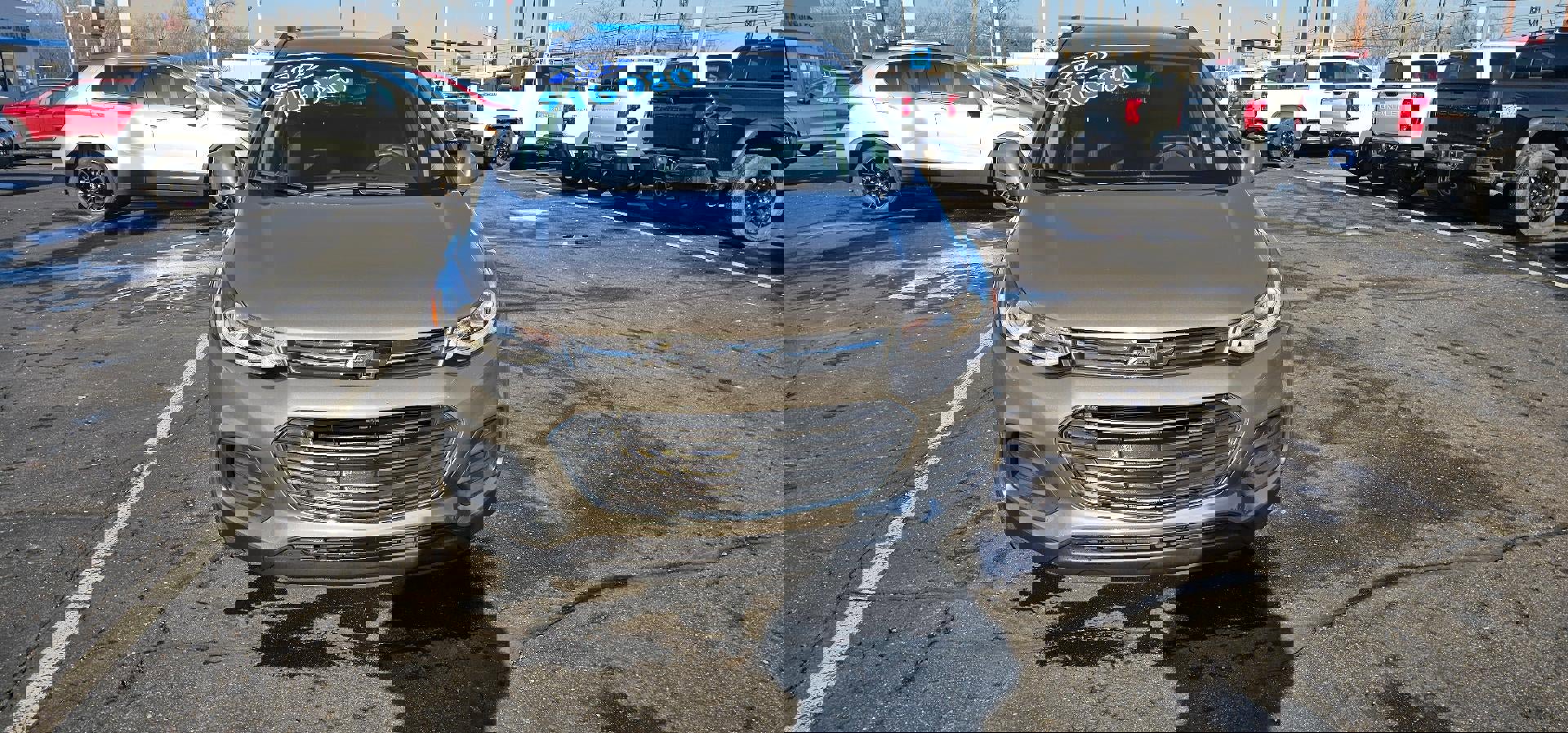 Used 2022 Chevrolet Trax LT w/ Sport Edition image 2