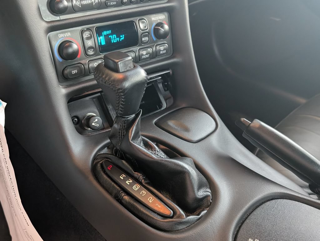 Used 2004 Chevrolet Corvette Coupe RWD image 16