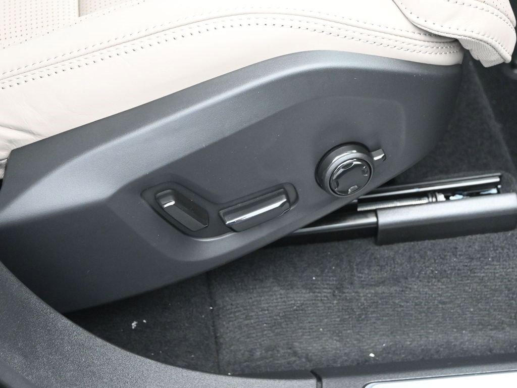 New 2026 Volvo XC90 B6 Ultra w/ Lounge Package image 39