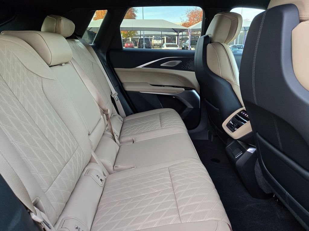 Certified 2024 Cadillac Lyriq Luxury w/ Nappa Leather Package image 31