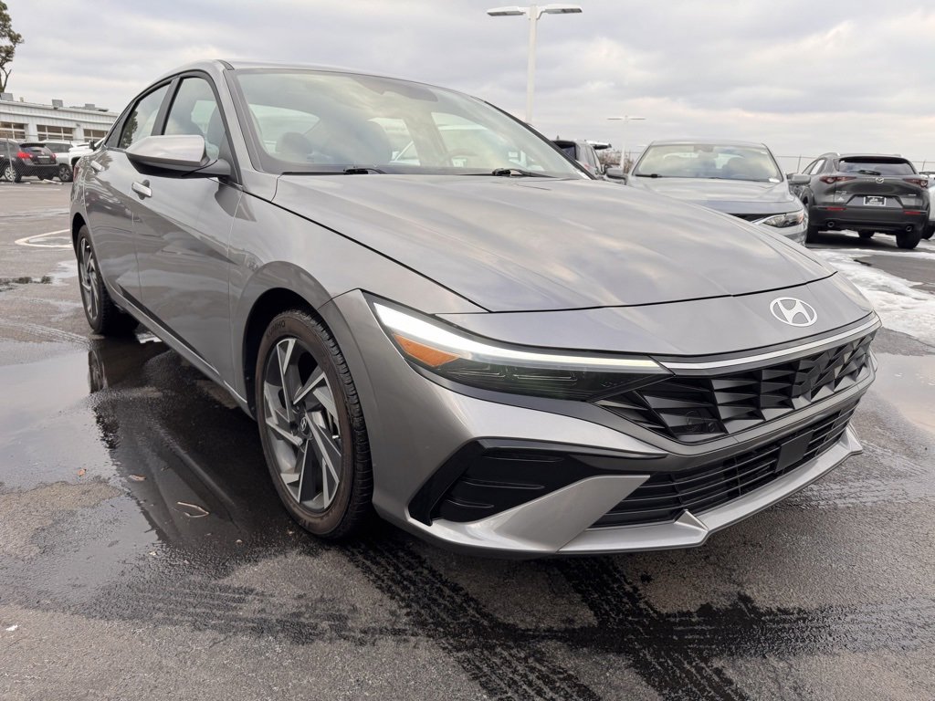 Used 2024 Hyundai Elantra SEL w/ Convenience Package image 7