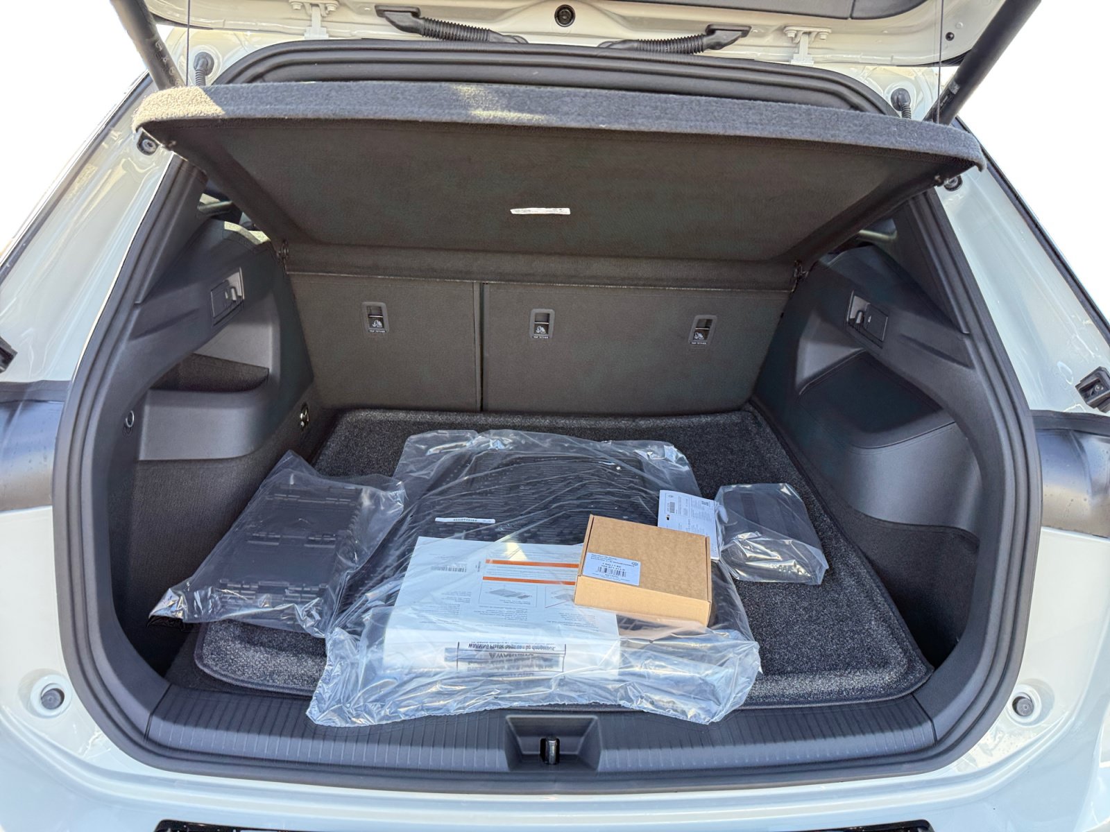 New 2026 Volkswagen Tiguan SEL R-Line AWD/4WD image 17