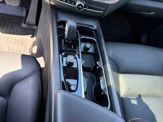 Certified 2024 Volvo XC60 B5 Plus w/ Protection Package Premier image 21