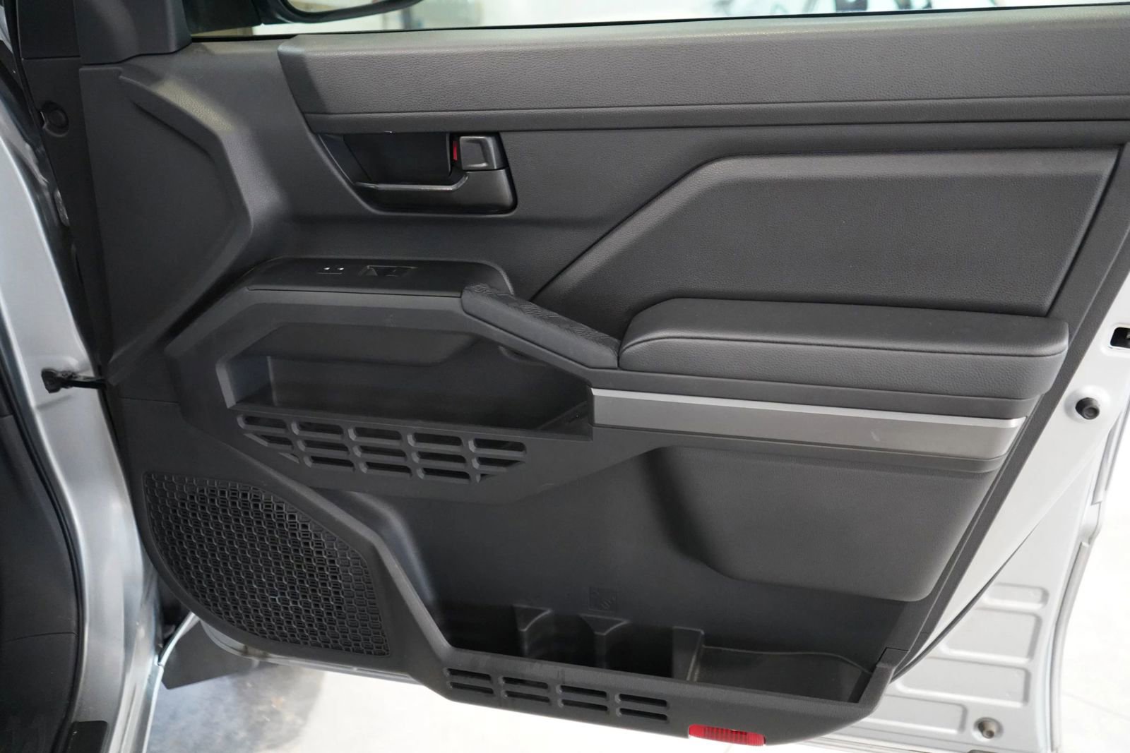 Used 2024 Toyota Tacoma SR5 AWD/4WD image 24