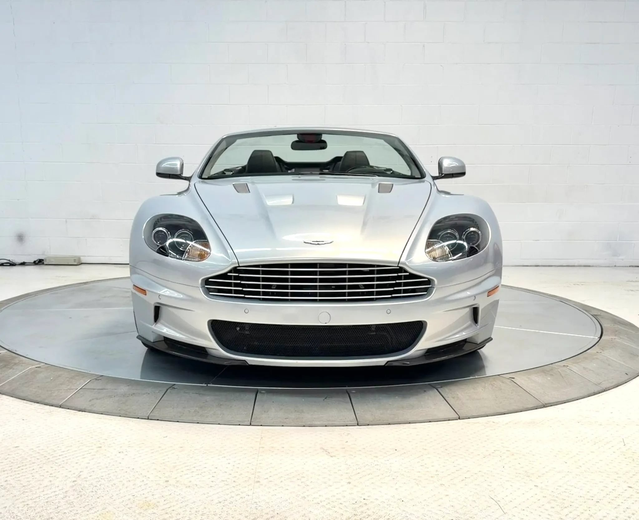 Used 2012 Aston Martin DBS Volante RWD image 7