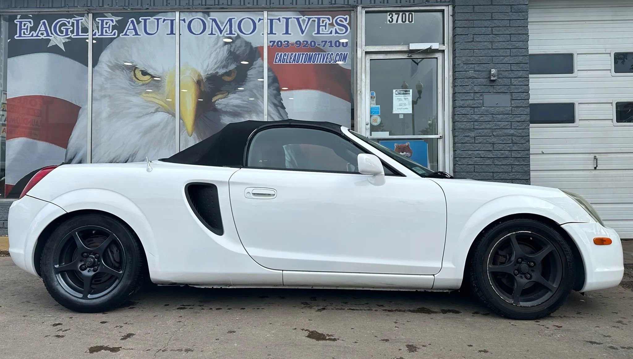 Used 2000 Toyota MR2 image 2