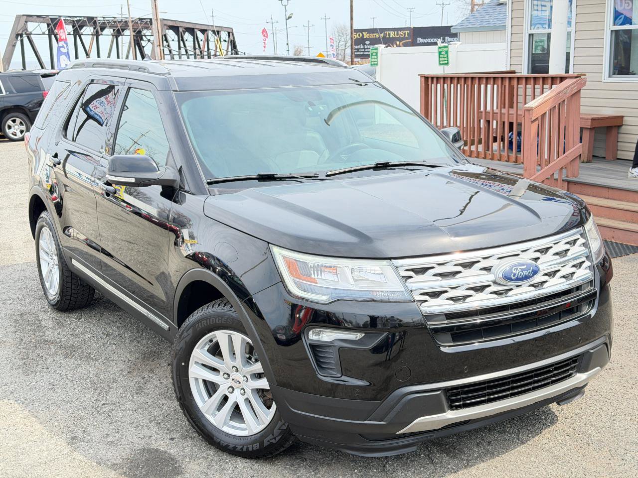 Used 2018 Ford Explorer XLT w/ Equipment Group 202A AWD/4WD image 2