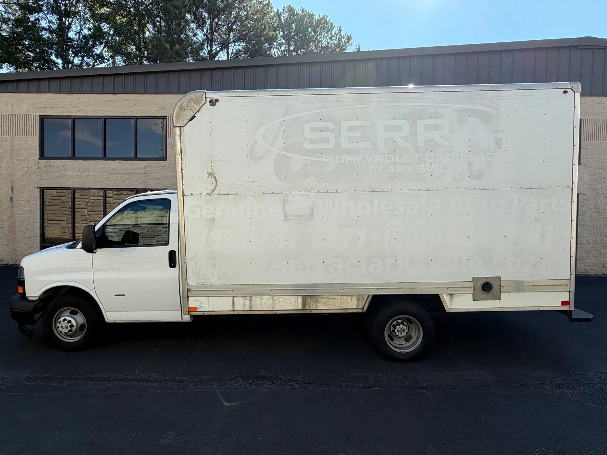 Used 2019 Chevrolet Express 3500 w/ Driver Convenience Package RWD image 3
