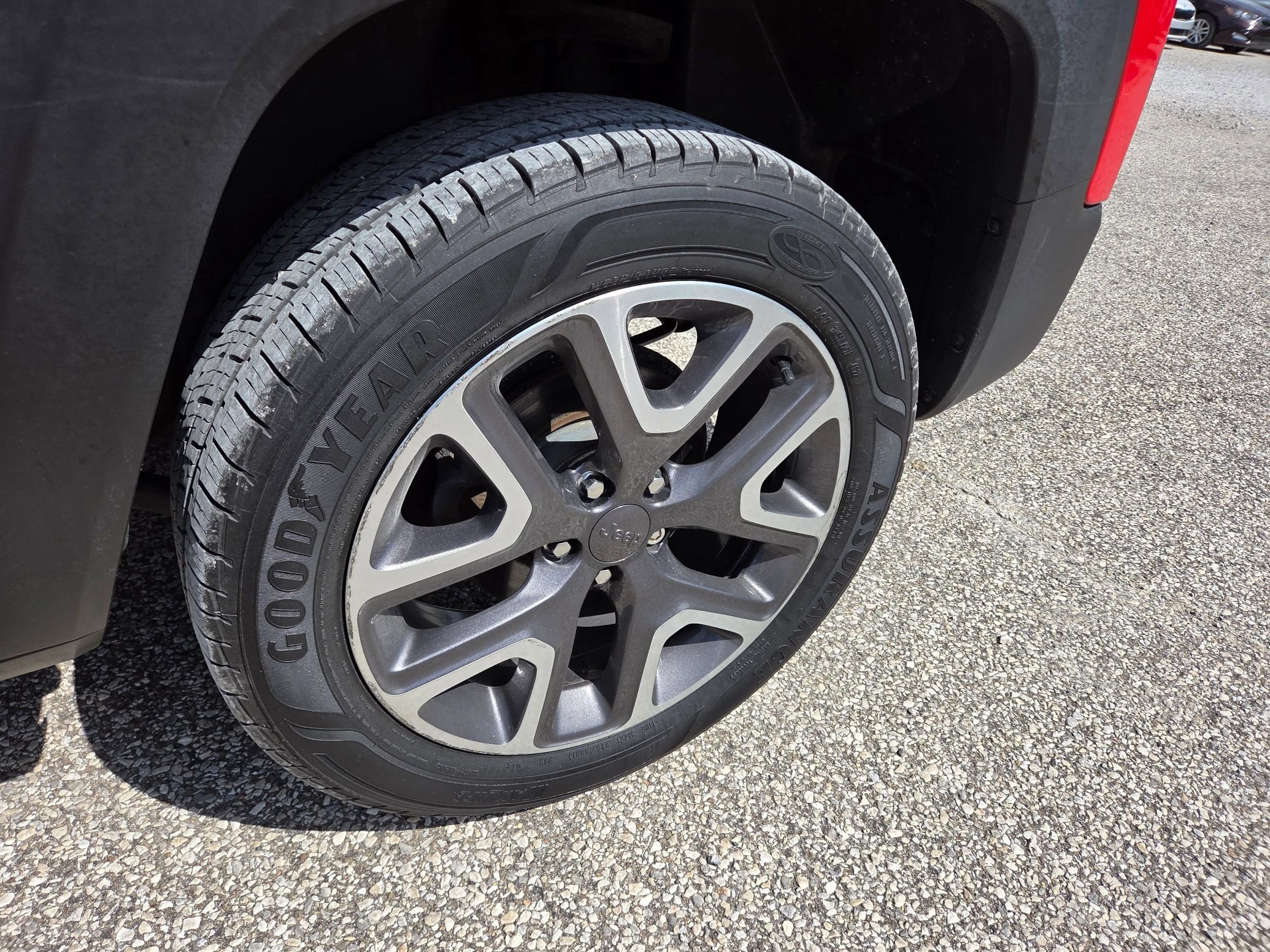 Used 2018 Jeep Renegade Latitude w/ Cold Weather Group AWD/4WD image 7