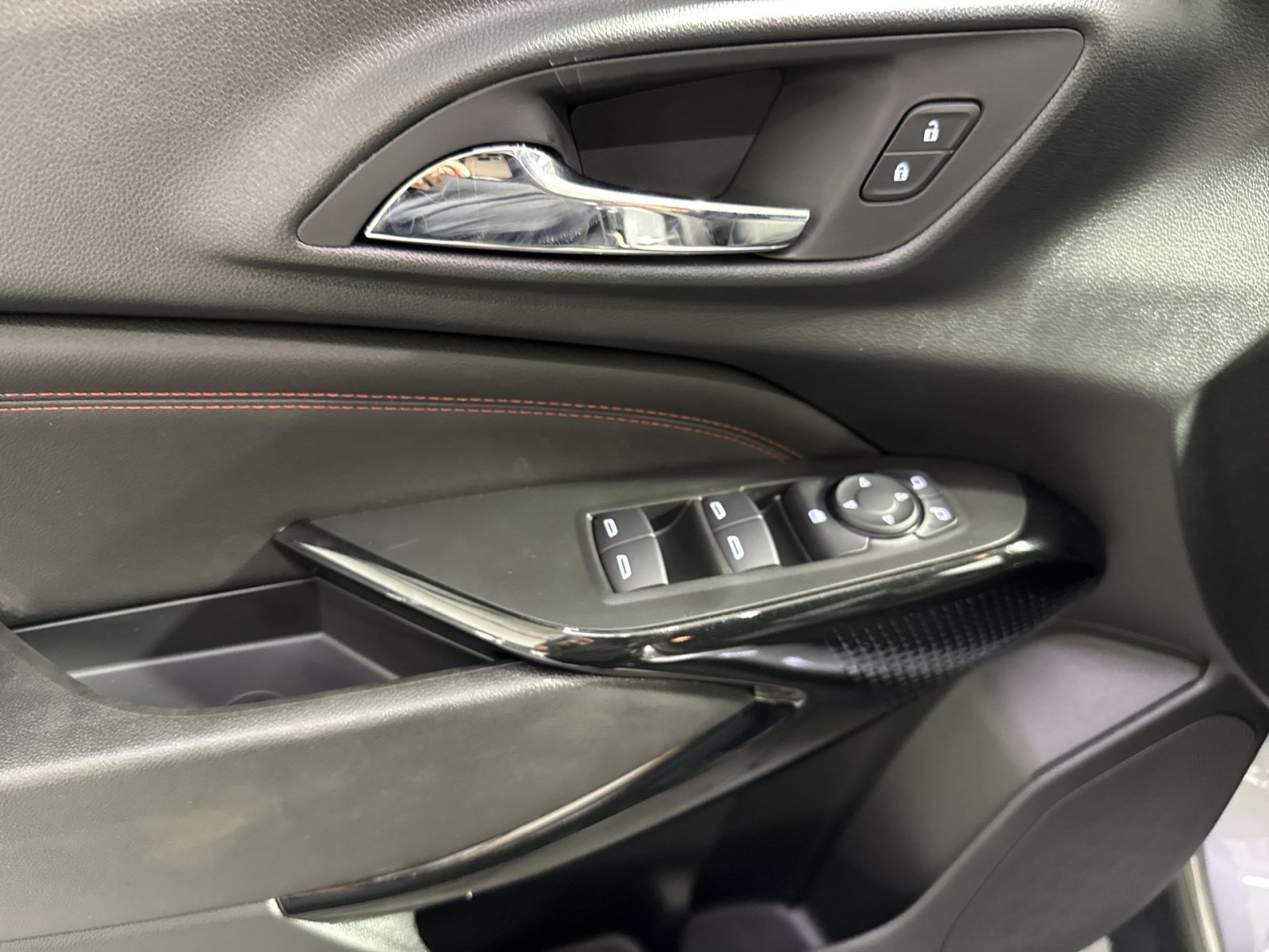 New 2026 Chevrolet Trax RS w/ Driver Confidence Package FWD image 16