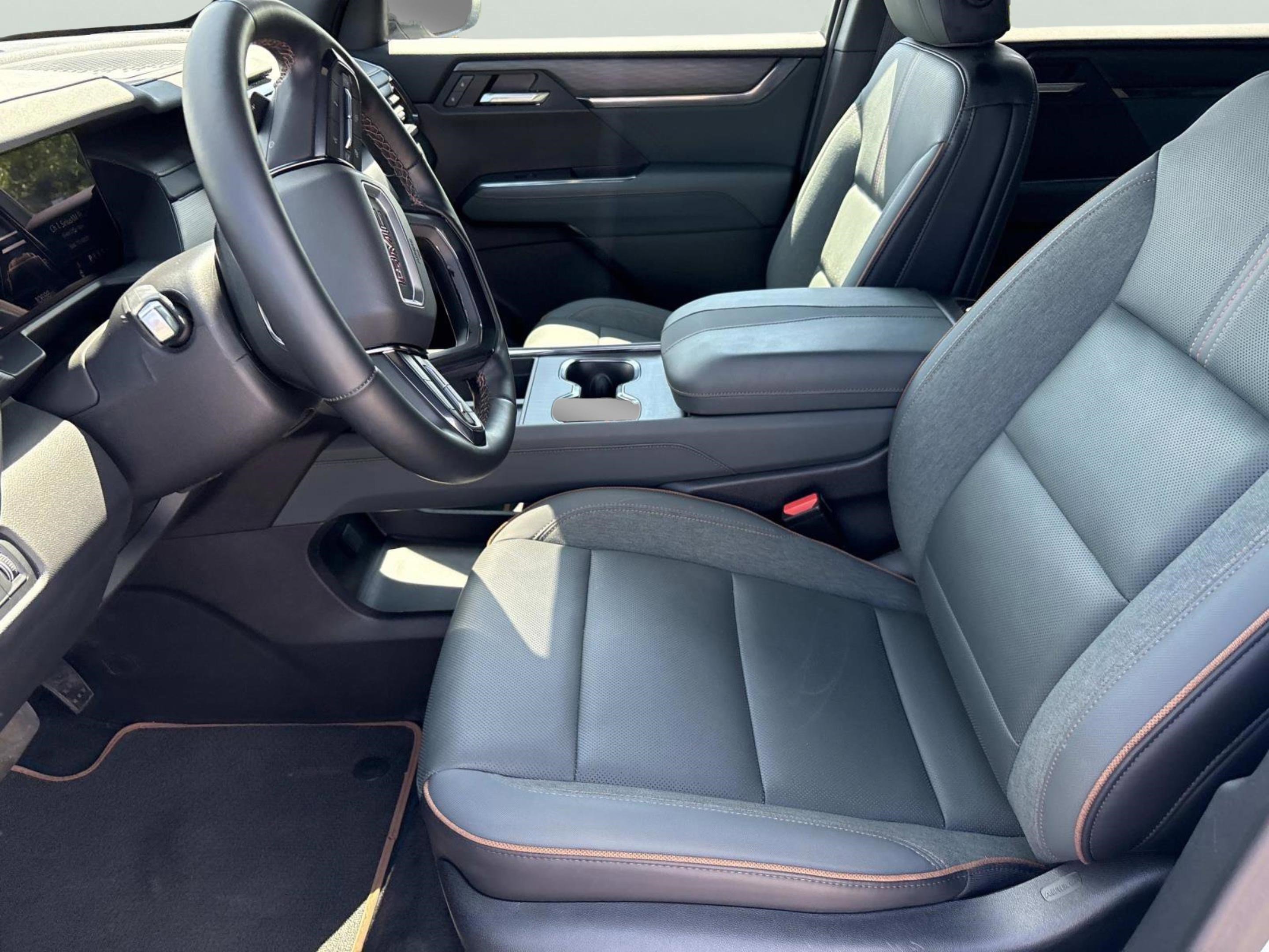 Used 2025 GMC Acadia AT4 AWD/4WD image 24