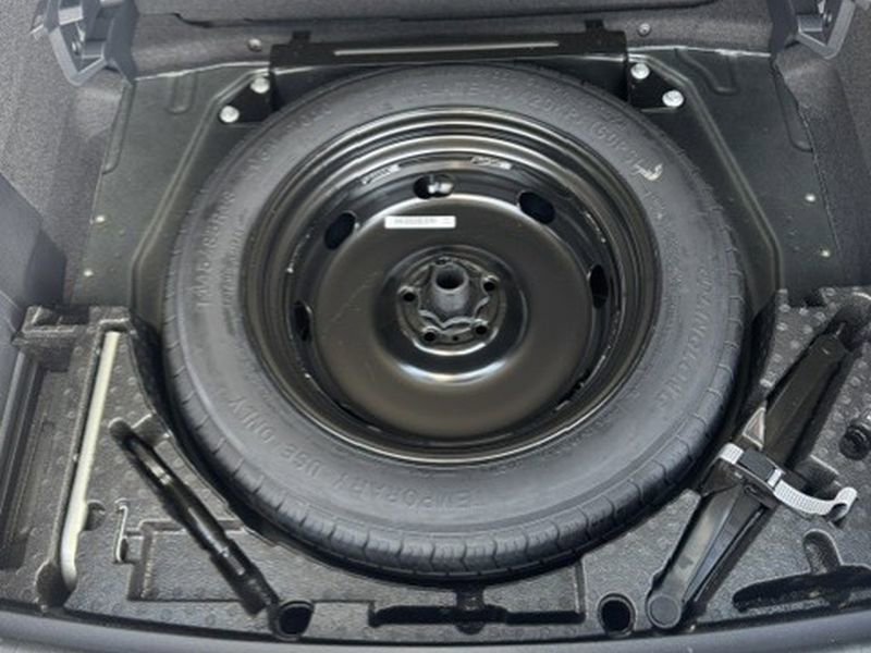 Used 2022 Volkswagen Tiguan SE w/ Panoramic Sunroof Package image 27