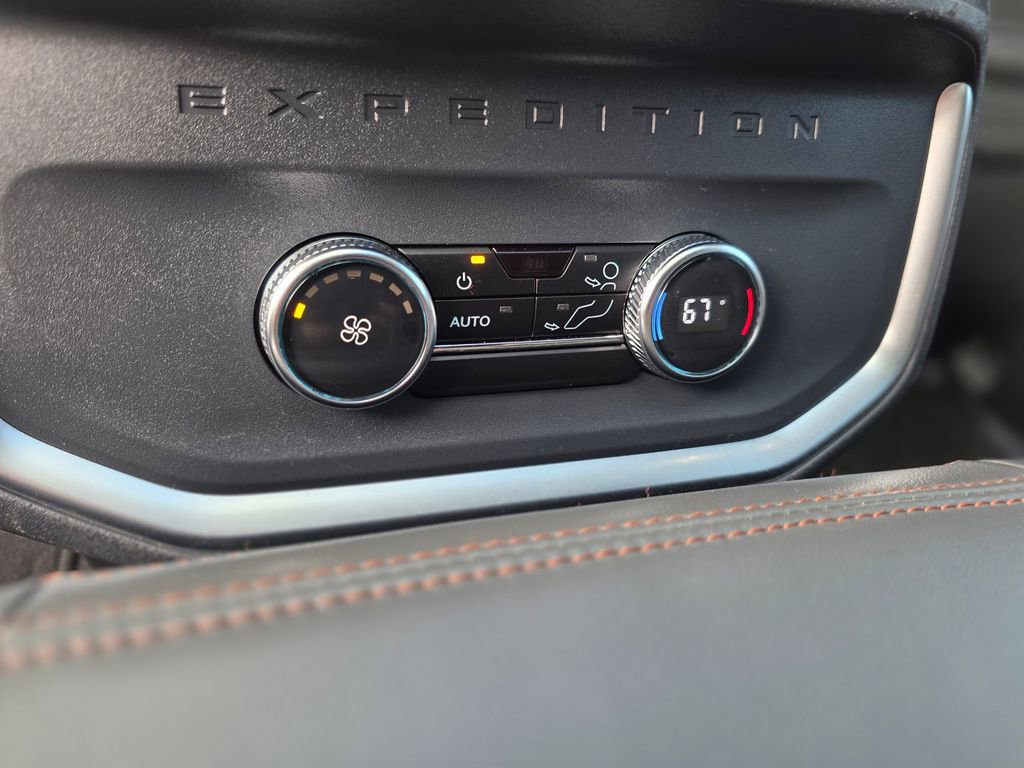 Used 2025 Ford Expedition Active AWD/4WD image 23