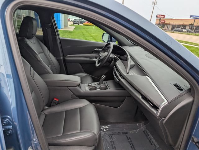 Used 2025 Cadillac XT4 Premium Luxury AWD/4WD image 4