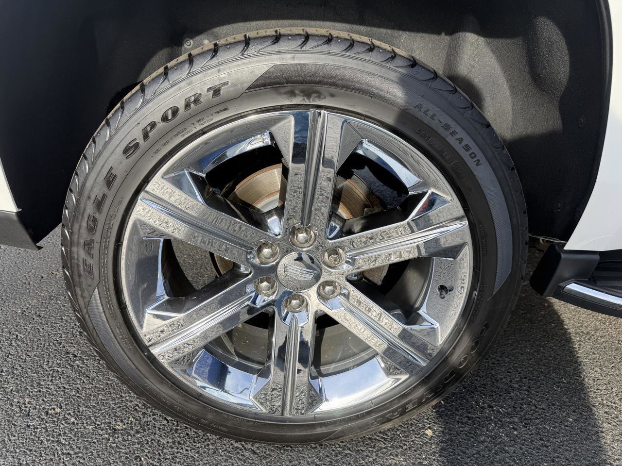Used 2019 Cadillac Escalade Luxury AWD/4WD image 28
