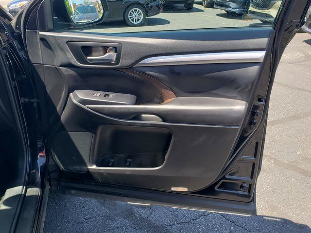Used 2019 Toyota Highlander XLE AWD/4WD image 21