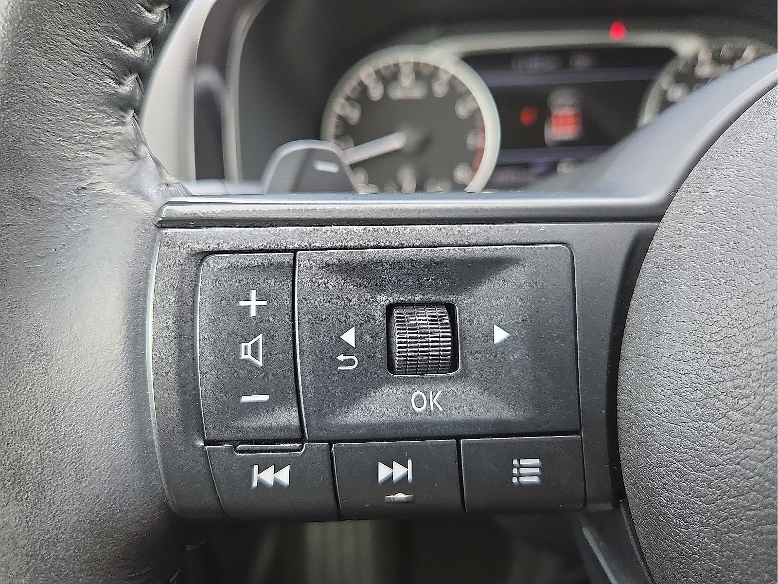 Used 2025 Nissan Pathfinder SV AWD/4WD image 20