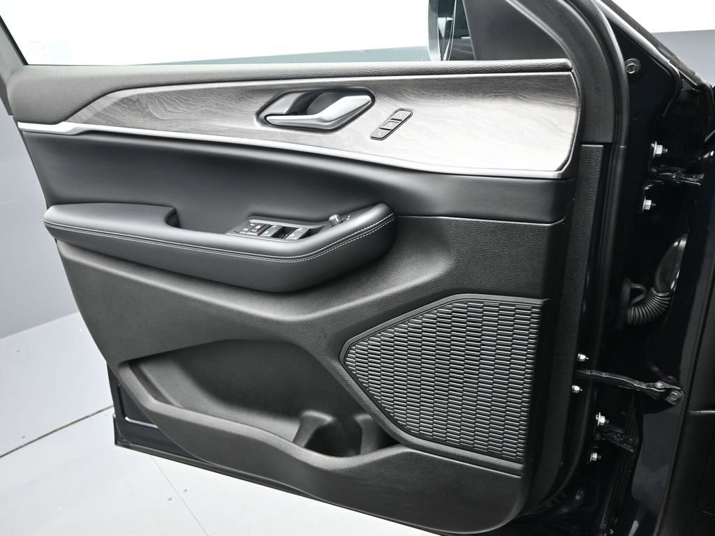 Used 2024 Jeep Grand Cherokee L Limited w/ Trailer Tow Package image 13