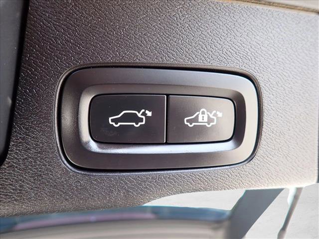 Used 2021 Volvo XC60 T5 Momentum w/ Protection Package Premier image 9