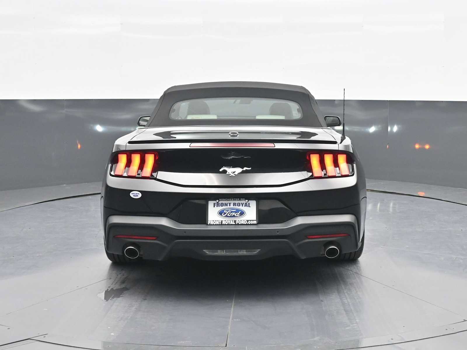 Used 2025 Ford Mustang Premium RWD image 6