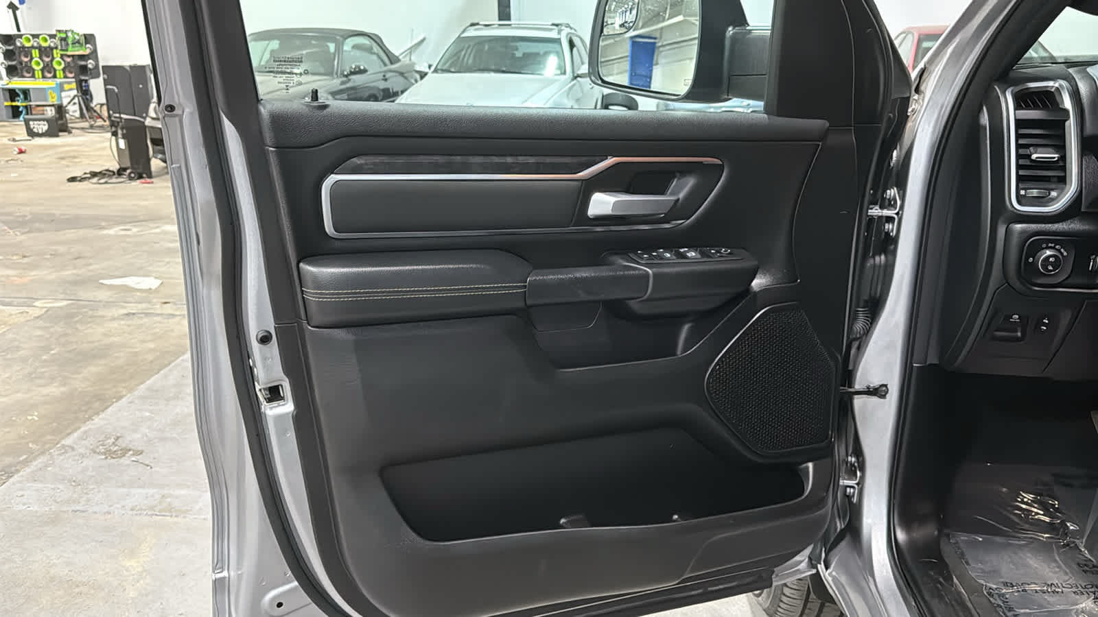 Used 2024 RAM 1500 Big Horn AWD/4WD image 9