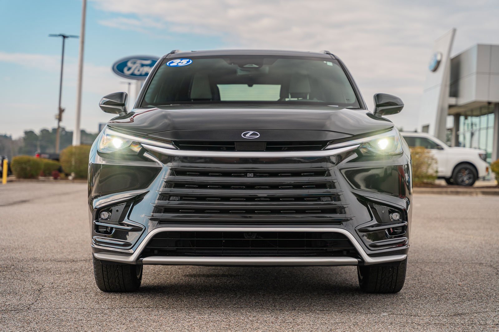 Used 2025 Lexus TX 500h AWD image 2