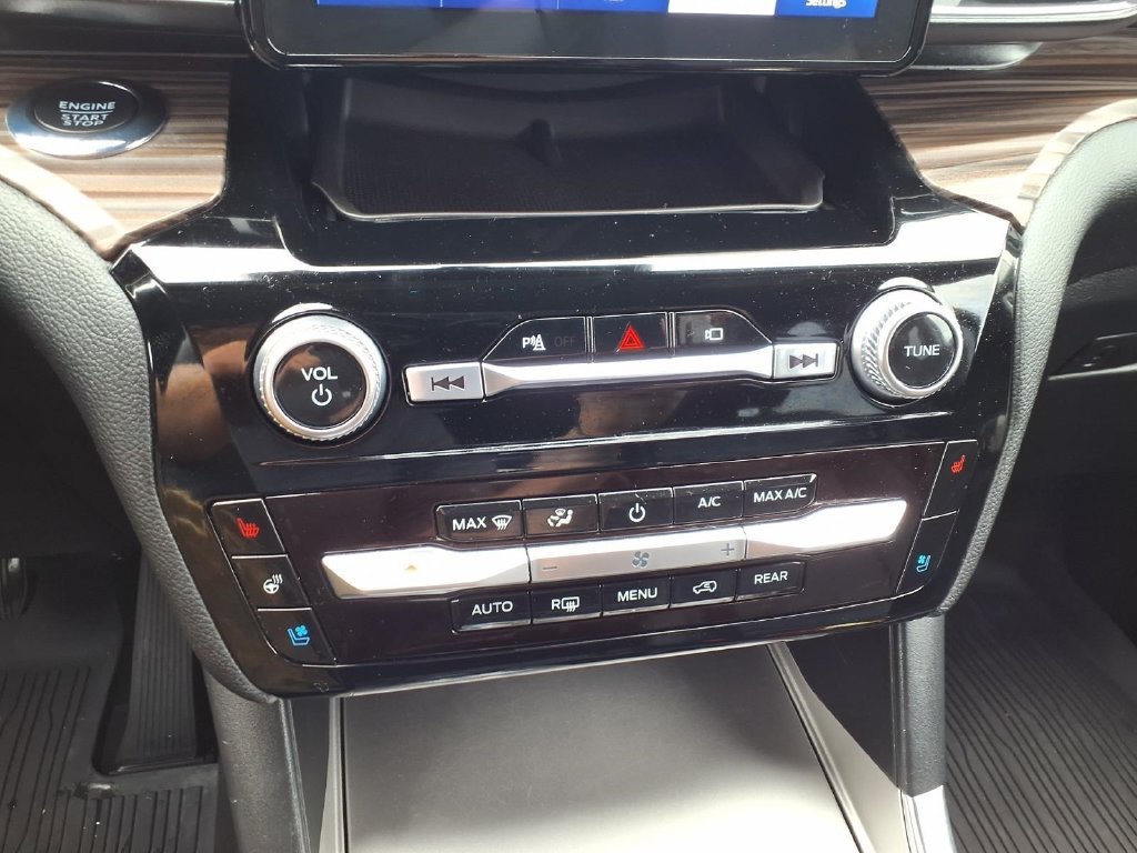 Used 2022 Ford Explorer Limited AWD/4WD image 10