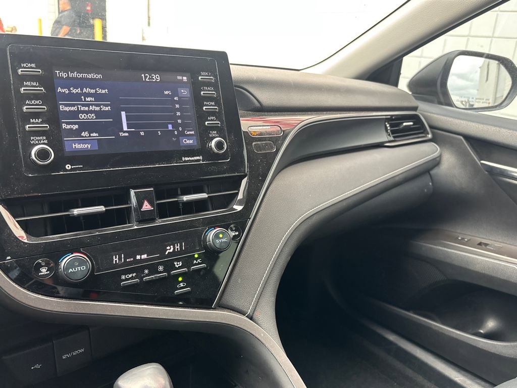 Used 2022 Toyota Camry SE image 12