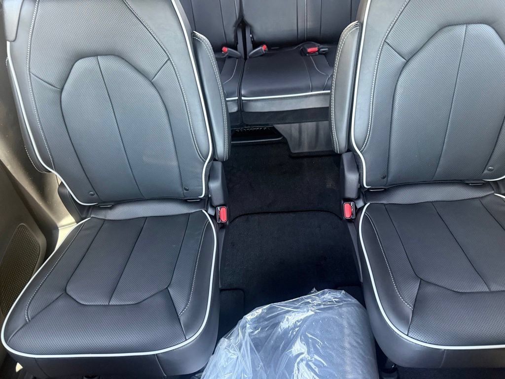 New 2027 Chrysler Pacifica Limited w/ Family Tech Group FWD image 28