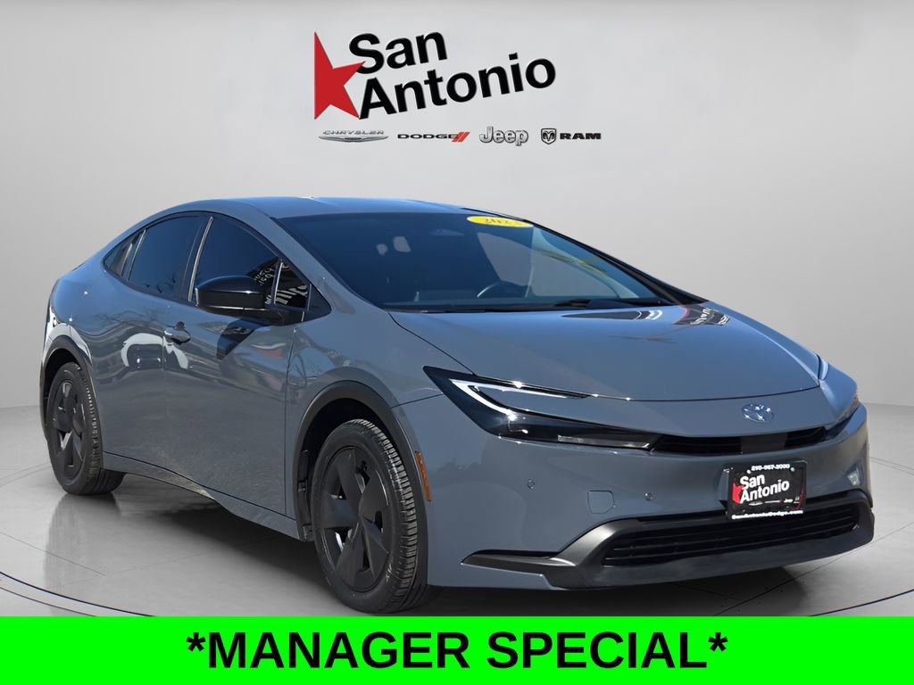 Used 2023 Toyota Prius LE image 2