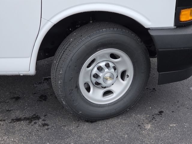 New 2026 Chevrolet Express 2500 w/ Driver Convenience Package RWD image 19