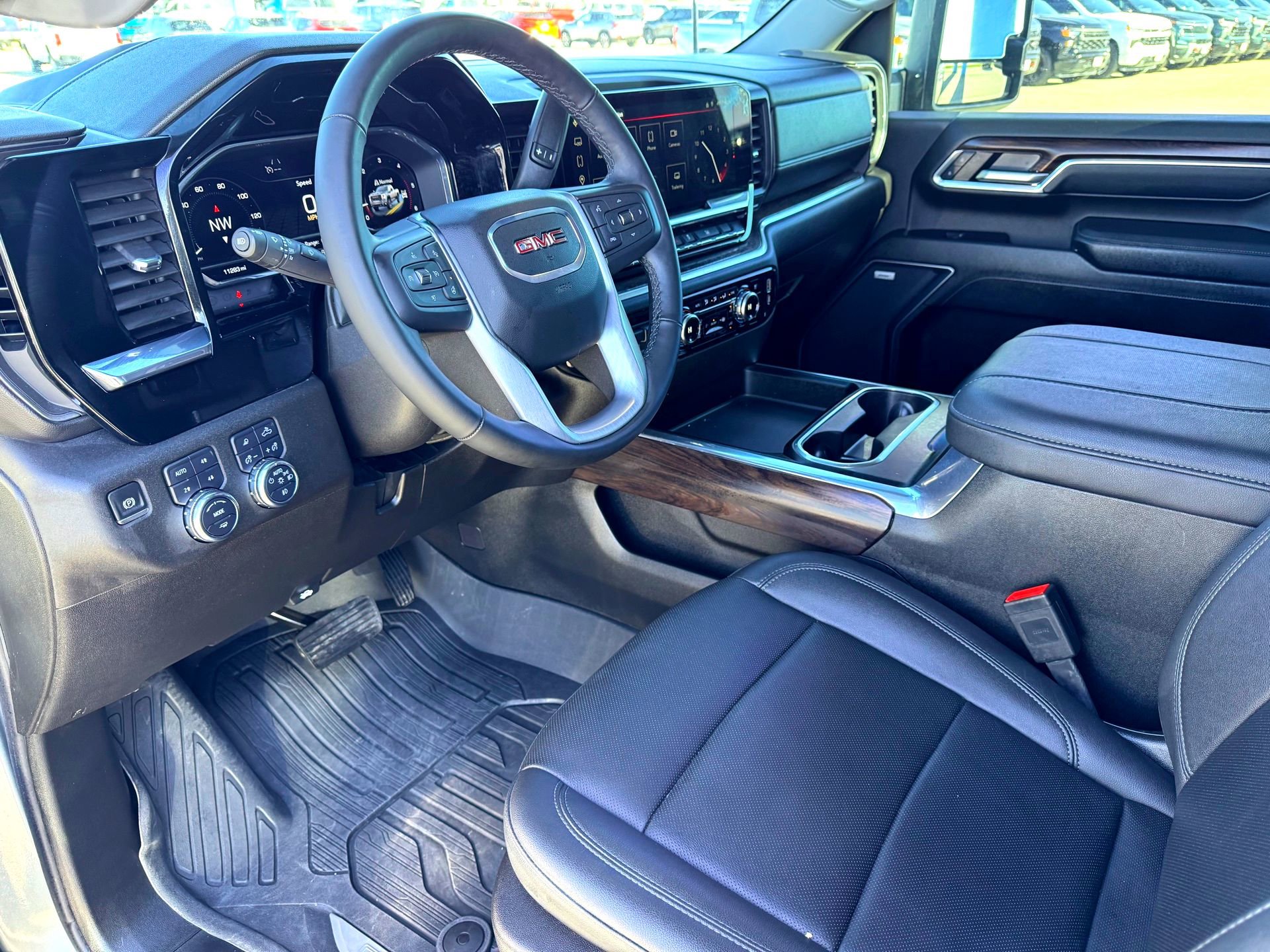 Used 2025 GMC Sierra 2500 SLT w/ SLT Convenience Package image 11