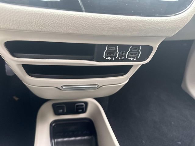 Used 2021 Chrysler Pacifica Touring image 26