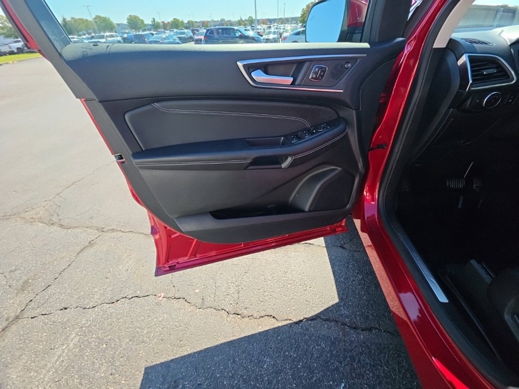 Used 2024 Ford Edge Titanium AWD/4WD image 13