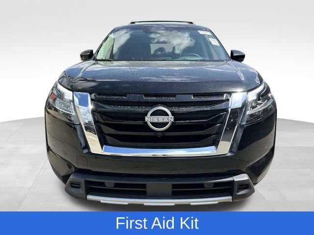 Used 2024 Nissan Pathfinder Platinum image 7